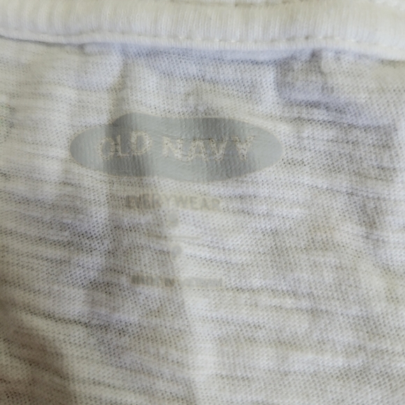 3/$30 🌟 Old Navy Tee - Picture 2 of 3